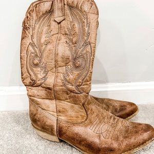 Women’s Size 8  Gaucho Brown Cowboy Boots